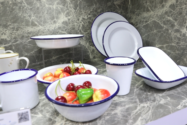 Enamelware je späť – a je všade!